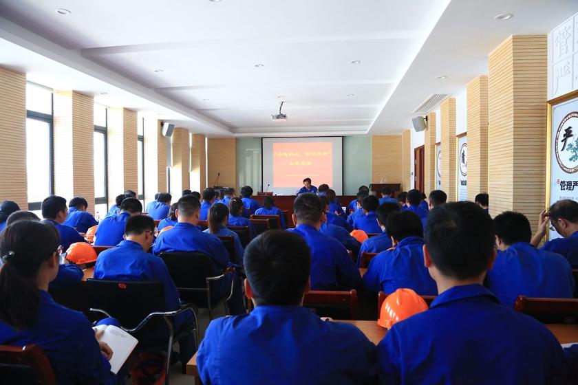 主题教育党日活动 2.jpg